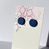 Susanna in navy