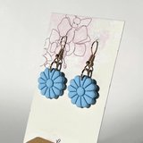 Daisy in blue sky - LeonNata